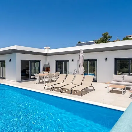 Mosteiros Escape With Pool & Bbq By Lisbeyond
